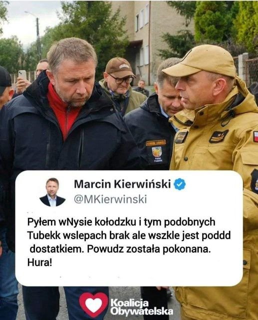 Może być zdjęciem przedstawiającym 3 osoby i tekst