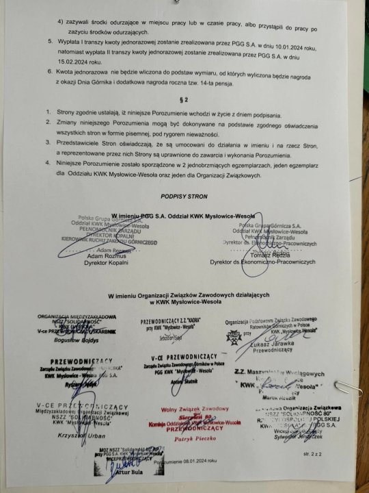 Może być zdjęciem przedstawiającym odcinek biletu i tekst „czasie zażywali środki odurzające miejscu pracy lub zażyciu srodków odurzających. Wypłata transzy jednorazowej zostanie zrealizowana przez natomiast wyplata transzy kwoty jednorazowej zostanie 2024 Kwota jednorazowa bÄdzie wliczona do podstaw wymiaru których okazji Górnika dodatkowa nagroda roczna pensja. do pracy 0.01 roku, PGG S.A. dniu Strony zgodnie ustalają. Zmiany nagroda niniejsze mogÄ Stron podpisania. podstawie zgodnego oÅwiadczenia życie dokonywane nieważnoś›ci. ze umocowani działania imieniu rzecz Stron, Strony uprawnione zawarcia wykonania Porozumienia. sporzÄdzone jednobrzmiących egzemplarzach, eden egzemplarz jeden Organizacji Związkowych. PODPISY STRON S.A. Oddział KWK Dyrektor imieniu Organizacji Zawodowych działajÄ…cych PRZEWODNICZACYZZ*1OU PRZEWODNICZĄCY Jarawka Przewodniczący ŁGTRICZĄCY Zawodowy Krzysik Urban Pieczko NGGSA s.2z2”