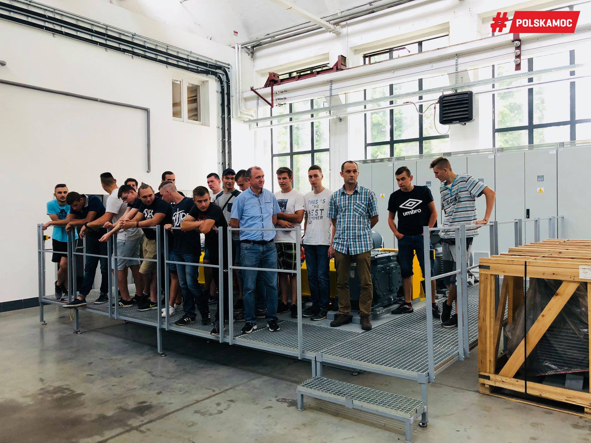 35186093_2448721761808310_47016779398994