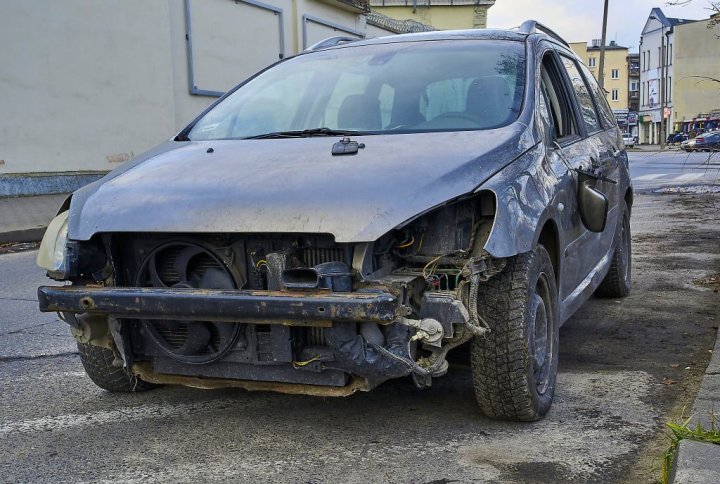 Obraz może zawierać: samochód i na zewnątrz