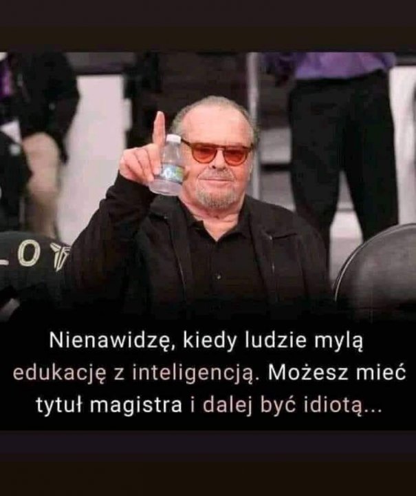 Może być zdjęciem przedstawiającym 1 osoba i tekst „Nienawidzę, kiedy ludzie mylą edukację z inteligencją. Możesz mieć tytuł magistra i dalej być idiotą...”
