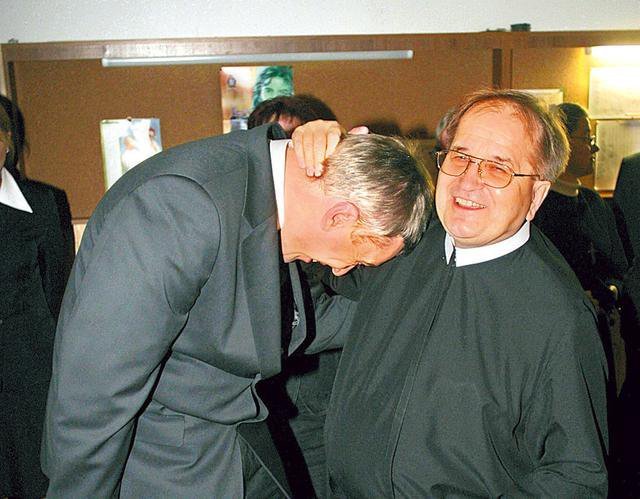 DQWgcVXXcAArYR2?format=jpg&name=small