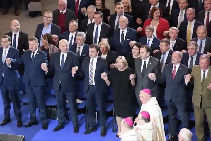 EuDuwZJXIAAh1PN?format=jpg&name=900x900