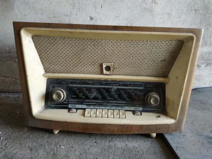 Znalezione obrazy dla zapytania: stare radio lampowe