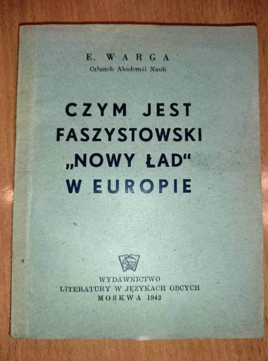 Może być zdjęciem przedstawiającym książka i tekst „E.WARCA Czlonek Akademii Nauk CZYM JEST FASZYSTOWSKI „NOWY ŁAD" w EUROPIE WYDAWNICTWO LITERATURY w JĘZYKACH OBCYCH MOSKWA 1942”