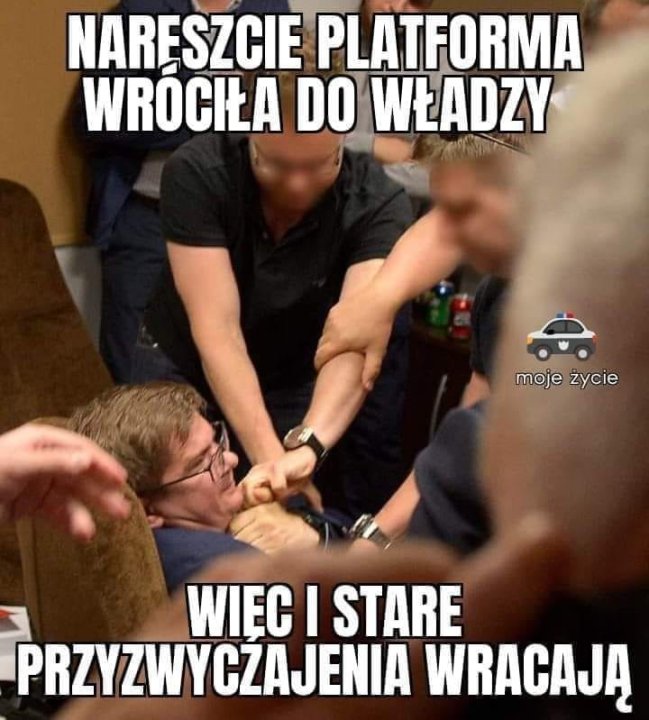 Może być zdjęciem przedstawiającym 2 osoby i tekst „NARĘSZCIE PLATFORMA WRÓCIŁA DO WŁADZY moje życie WIĘC I STARE PRZYZWYCŻAJENIA WRACAJĄ”