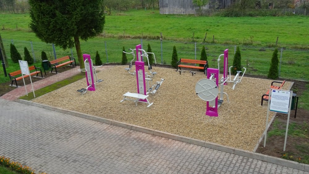 Znalezione obrazy dla zapytania siÅownia na powietrzu