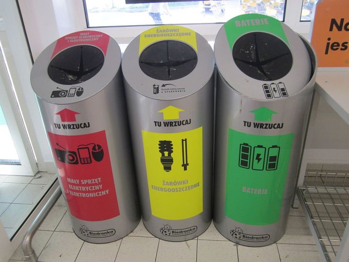 Kosz-na-baterie-Biedronka.jpg