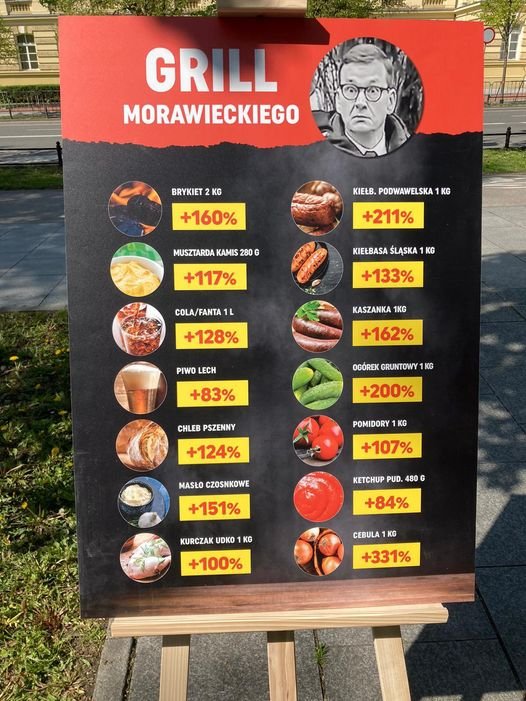Może być zdjęciem przedstawiającym 1 osoba, szyld i tekst „B GRILL MORAWIECKIEGO BRYKIET KG +160% KIEŁB. PODWAWELSKA KG MUSZTARDA KAMIS 280 +211% +117% KIEŁBASA ŚLĄSKA KG COLA/ COLA/FANTA +133% KASZANKA 1KG +128% PIWO LECH +162% +83% OGÃREK GRUNTOWY G1G KG +200% CHLEB PSZENNY POMIDORY KG +124% MASŁO CZOSNKOWE +107% KETCHUP PUD. 480 +151% KURCZAK UDKO KG +84% CEBULA KG +100% +331%”