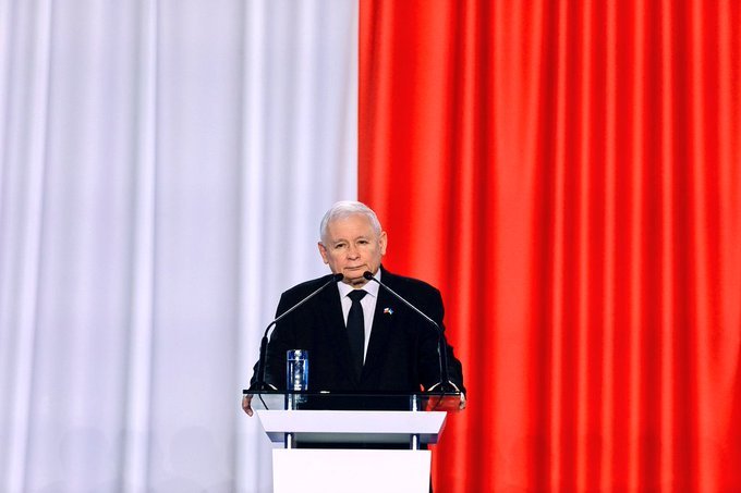 FUaEekqWYAAehKr?format=jpg&name=small