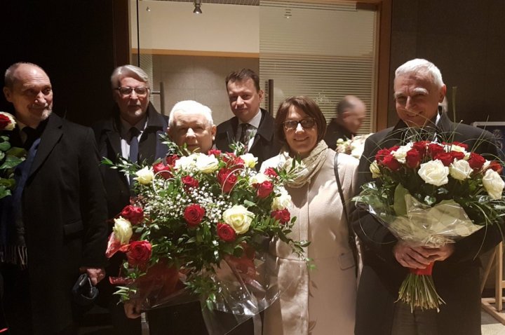 EtoWX88XcAMbfLF?format=jpg&name=medium