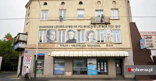 z28492135FBW,Mural-upamietniajacy-rzez-w