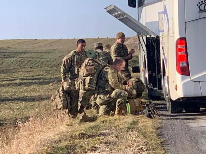 Może być zdjęciem przedstawiającym 4 osoby i na świeżym powietrzu