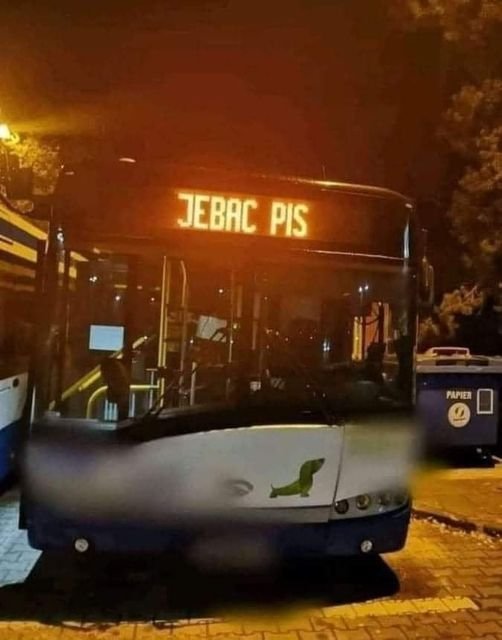 Może być zdjęciem przedstawiającym tekst „JEBAC PIS PAPIER”