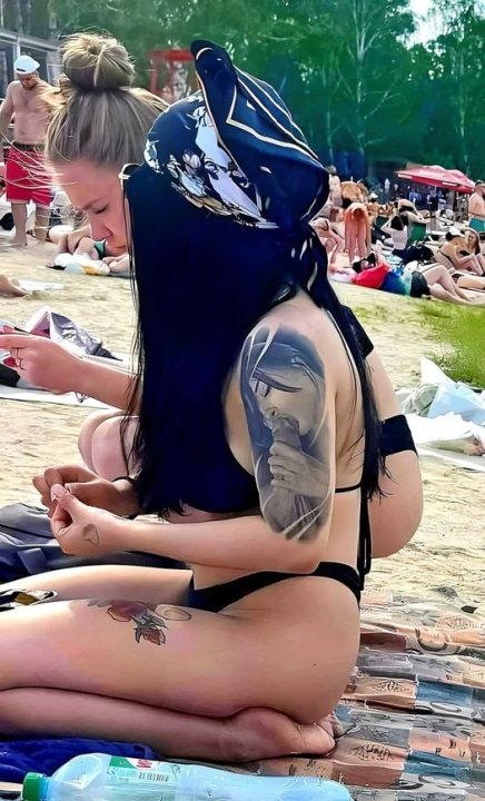 Może być zdjęciem przedstawiającym 3 osoby i plaża