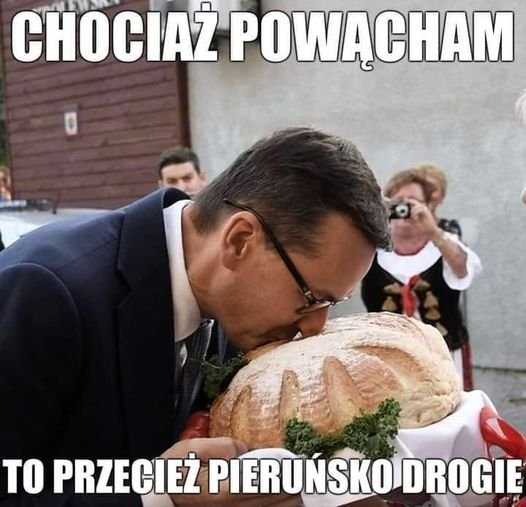 Może być zdjęciem przedstawiającym 2 osoby i tekst „CHOCIAZ POWĄCHAM TO PRZECIEŻ PIERUŃSKO DROGIE”