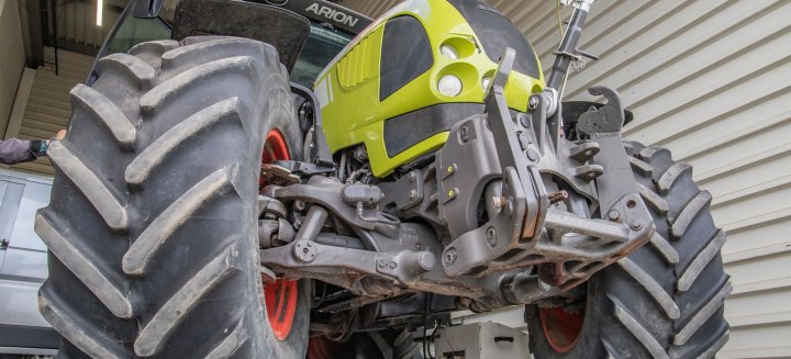 Znalezione obrazy dla zapytania: claas arion oś