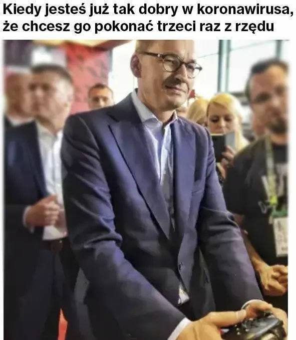 Obraz może zawierać: 1 osoba, tekst „Kiedy jesteś już tak dobry w koronawirusa, że chcesz go pokonać trzeci raz z rzędu”