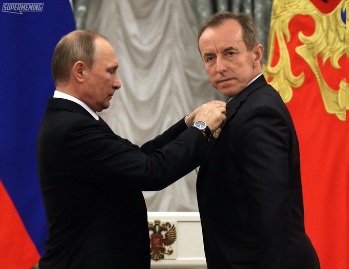 FOz_E-6XwAUdGjM?format=jpg&name=small