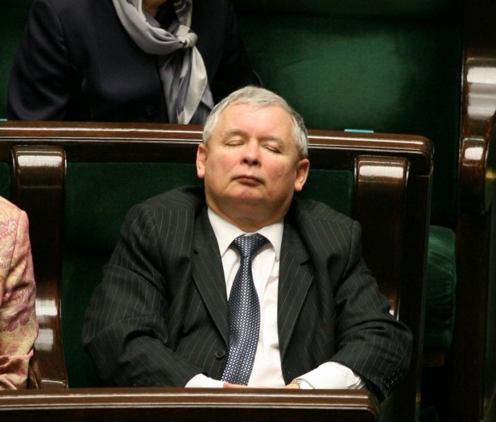 Śpiący poseł. Zobaczcie sami jak w sejmie przysypiają ważni ...