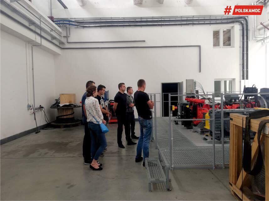 37074064_2508776579136161_56133042347421