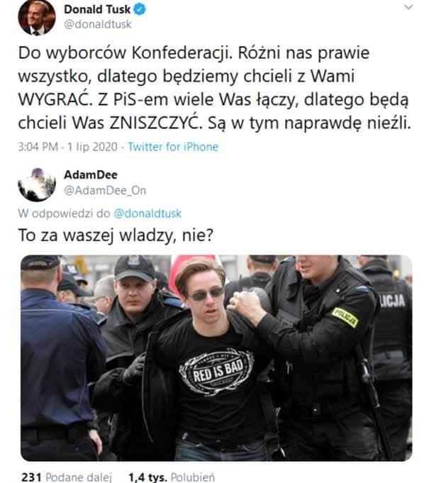 Obraz może zawierać: 2 osoby, tekst