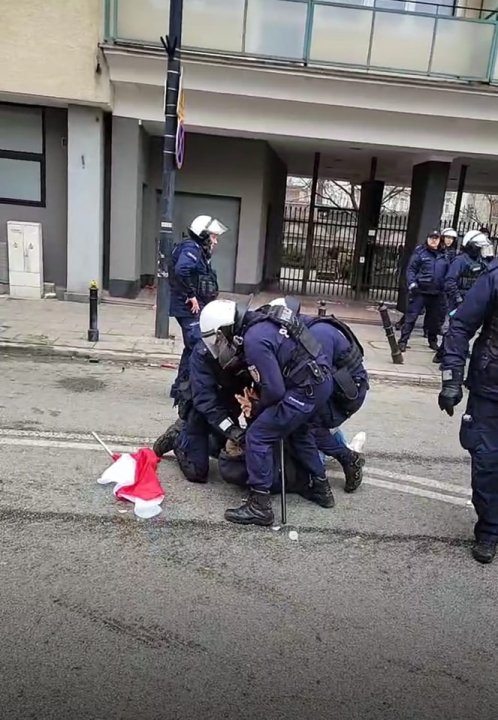 Może być zdjęciem przedstawiającym 5 osób