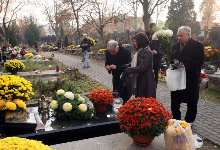 Tak wygląda grób ojca Kaczyńskich. Jest inny niż grób matki