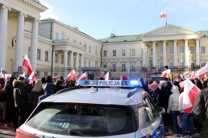 Przestańcie nas okradać!. Najemcy z Marywilskiej protestują przed ratuszem