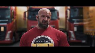 Tomasz Oświeciński w reklamie. Prawie jak Pitbull. Prawie - naEKRANIE.pl