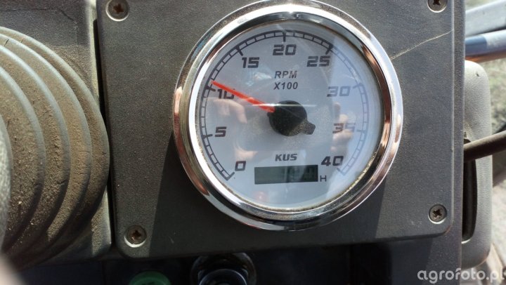 Foto ciągnik Obrotomierz-zamiennik Renault id:724035 - Galeria rolnicza  agrofoto