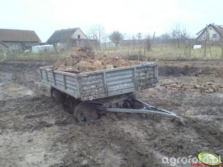 przyczepa z gruzem wpadka - Obrazek, fotka, zdjecie, photo #46954 - Galeria  rolnicza agrofoto