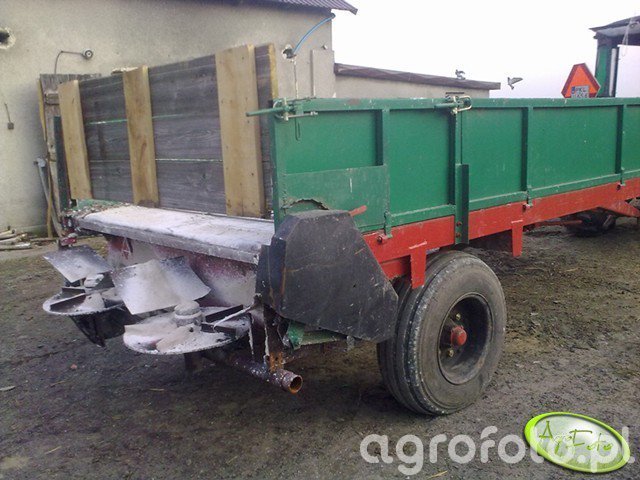 Rozrzutnik obornika jako rozsiewacz wapna - Obrazek, fotka, zdjecie, photo  #387808 - Galeria rolnicza agrofoto