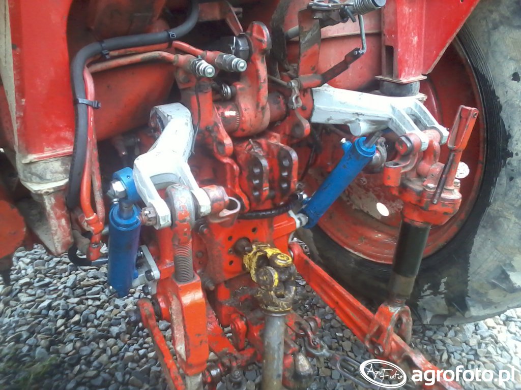 silowniki-wspomagajace-podnosnik-mtz-82_