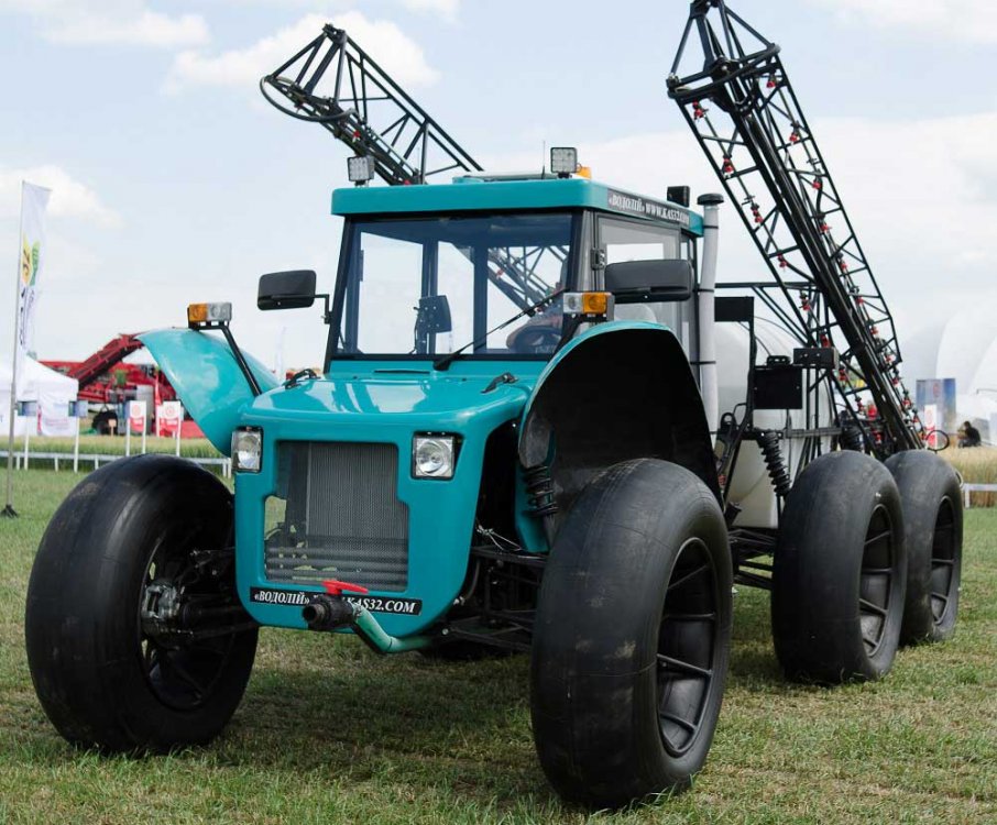 Self-propelled sprayer «Vodoley»