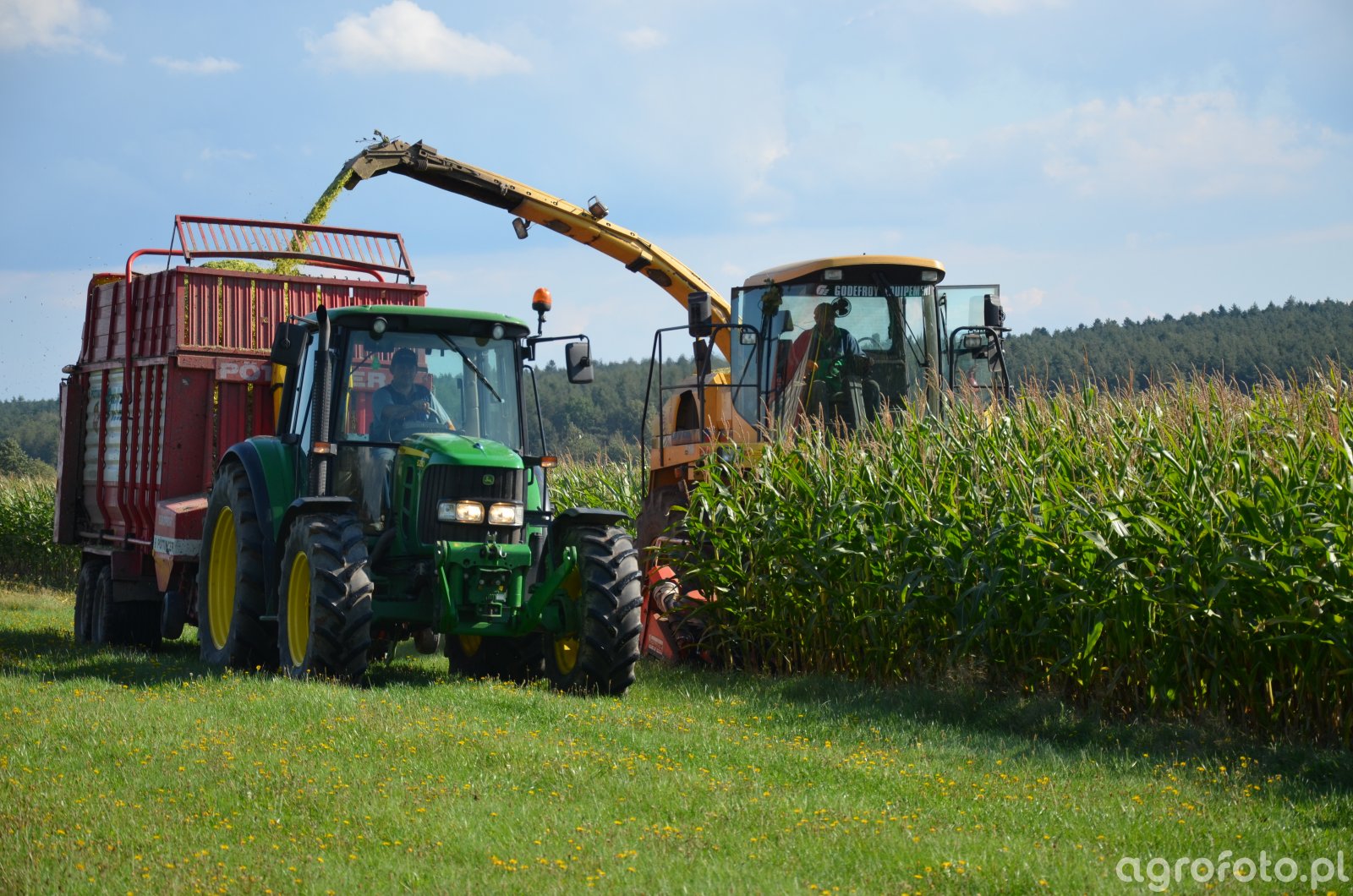 John Deere 6230 + Europrofi I & New Holland FX 48    https://www.youtube.com/watch?v=kKIldmlR06o&t=84s