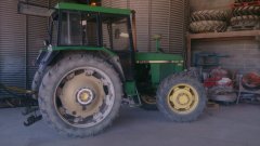 John Deere 3140