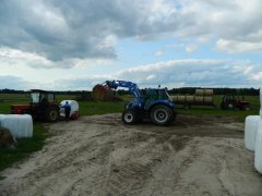 New Holland T5.105 DC / AgroMasz Ł-106A