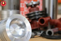 Oryginalny tłok oraz pompa wody Ursus do ciągników z serii MF3