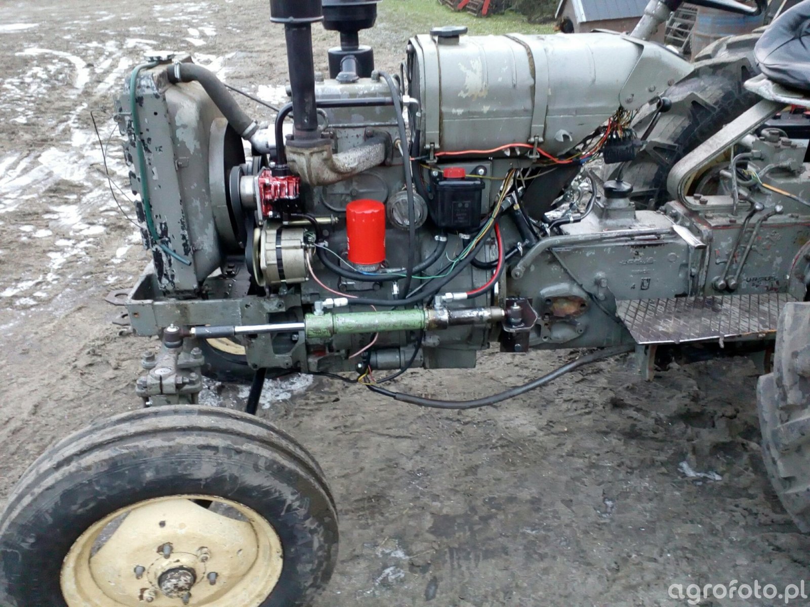 Fotografia traktor Wspomaganie w Ursusie C330 id714941