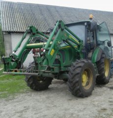 John Deere 5720