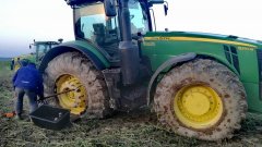 John Deere    8370R