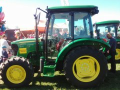 John Deere 5050E