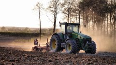 John Deere 8230