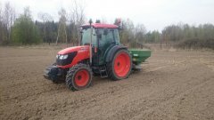 Kubota M7040 Narrow + rozsiewacz do nawozu Sipma 