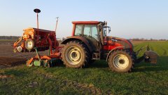 Valtra N111 i zestaw uprawowo siewny