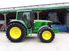 John Deere 6820