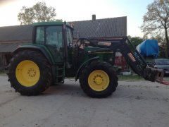 John Deere 6910