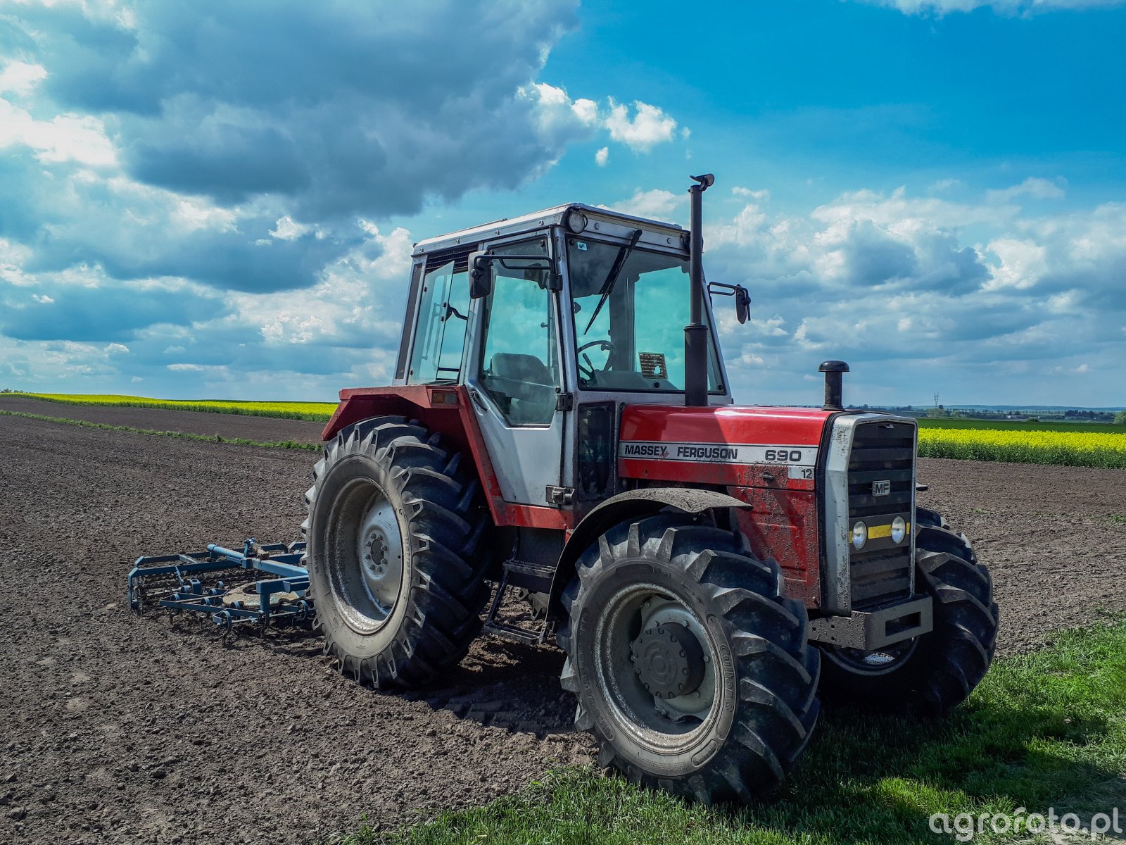 MF 690 + agregat 2,80