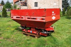 Rozsiewacz KUHN MDS 1121